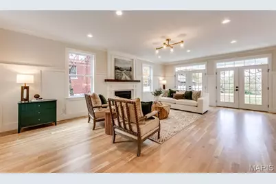 1041 N Bompart Avenue, Webster Groves, MO 63119 - Photo 2