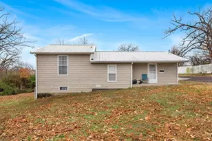 315 W Oak St, Saint Clair, MO 63077 - Photo 2