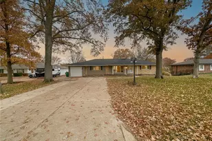 5457 Mild Dr, Oakville, MO 63129 - Photo 2