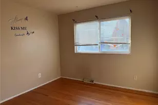 9858 Green Valley Dr, Saint Louis, MO 63136 - Photo 6