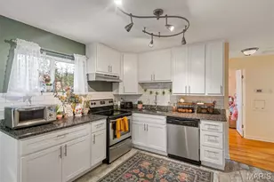 9100 Arvin Pl, Saint Louis, MO 63123 - Photo 12