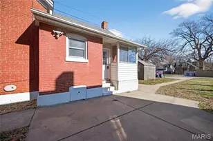 1212 N 3rd St, Saint Charles, MO 63301 - Photo 32
