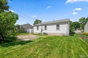 2490 Mullanphy Ln, Florissant, MO 63031 - Photo 30