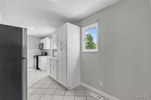 2490 Mullanphy Ln, Florissant, MO 63031 - Photo 14