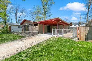 10421 Fourwinds Ct, Saint Louis, MO 63114 - Photo 2