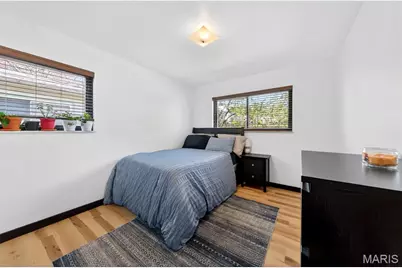 10421 Fourwinds Court, Saint Louis, MO 63114 - Photo 16