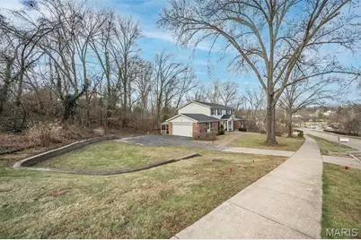 135 Greentrails Drive S, Chesterfield, MO 63017 - Photo 42