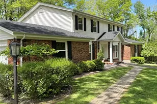 135 Greentrails Dr S, Chesterfield, MO 63017 - Photo 2