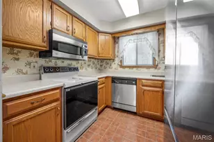 5162 Hollow Wood Ct, Saint Louis, MO 63128 - Photo 8