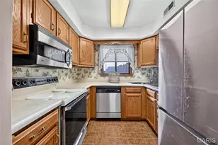 5162 Hollow Wood Ct, Saint Louis, MO 63128 - Photo 10