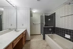 5162 Hollow Wood Ct, Saint Louis, MO 63128 - Photo 20