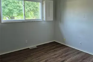 9663 Yorkshire Estates Dr, Crestwood, MO 63126 - Photo 8