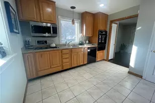 13 E Meadow Ln, Ellisville, MO 63021 - Photo 18