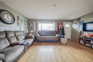 2893 Lesmer Ct, Saint Louis, MO 63114 - Photo 4