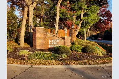 274 Falling Leaves Court, Creve Coeur, MO 63141 - Photo 6