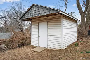 9225 Corregidor Ave, Saint Louis, MO 63134 - Photo 22