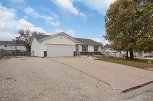 1019 Huntington Dr, Troy, MO 63379 - Photo 2