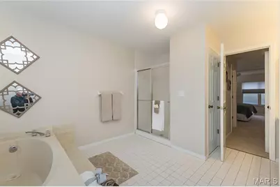 1048 King Henry Court, Creve Coeur, MO 63146 - Photo 16