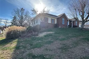 812 Hillcrest Dr, Robertsville, MO 65066 - Photo 2