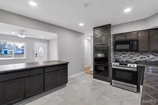 2145 Flamingo Dr, Florissant, MO 63031 - Photo 10