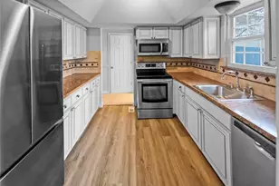 5655 Chalet Hill Dr, Saint Louis, MO 63129 - Photo 2