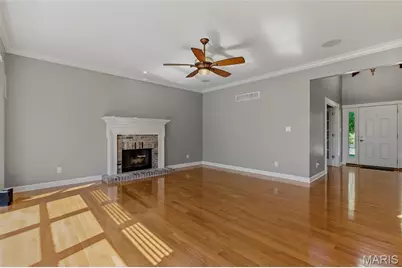 208 Vonbehren Drive, Chesterfield, MO 63005 - Photo 4
