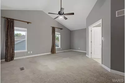 208 Vonbehren Drive, Chesterfield, MO 63005 - Photo 14