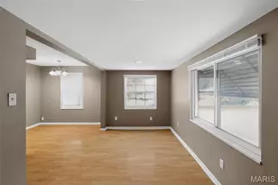 10201 Surf Dr, Saint Louis, MO 63137 - Photo 10