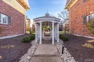 524 N Kirkwood Rd, Kirkwood, MO 63122 - Photo 4