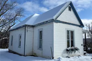 212 Division St, Hannibal, MO 63401 - Photo 2