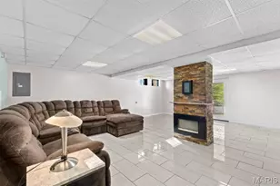 2843 Chapel View Dr, Florissant, MO 63031 - Photo 22