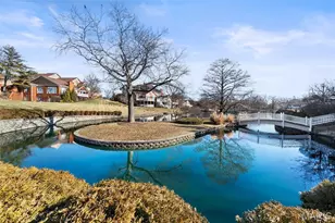 260 Carlyle Lake Dr, Creve Coeur, MO 63141 - Photo 1