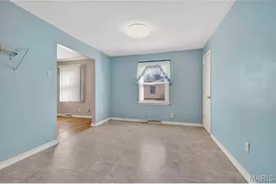 9844 Mecca Lane, Breckenridge Hills, MO 63074 - Photo 10