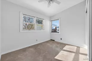 938 Hawbrook Rd, Glendale, MO 63122 - Photo 16