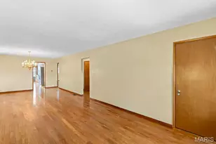 6541 Lindenwood Pl, Saint Louis, MO 63109 - Photo 6