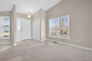 127 Maryland Dr, O'Fallon, MO 63366 - Photo 6