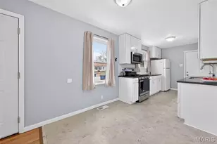 12157 Belaire Pl, Maryland Heights, MO 63043 - Photo 14