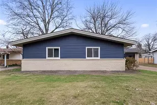 3075 Blackwood Dr, Florissant, MO 63033 - Photo 2