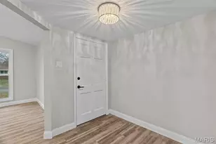 2956 Chevron Dr, Saint Louis, MO 63125 - Photo 6