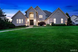 18239 Canyon Forest Ct, Chesterfield, MO 63005 - Photo 2