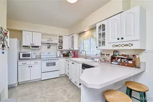 917 Hawthorn Ave, Saint Charles, MO 63301 - Photo 14