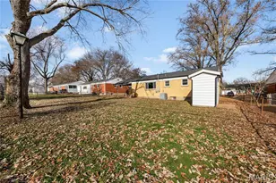 1890 Caposele Ln, Hazelwood, MO 63042 - Photo 20