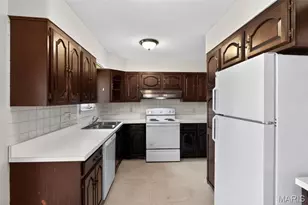 808 Bella Ln, Saint Louis, MO 63137 - Photo 10