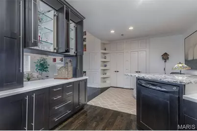 155 N Hanley Road #302, University City, MO 63105 - Photo 16