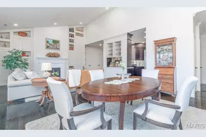 155 N Hanley Road #302, University City, MO 63105 - Photo 12