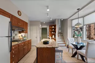 7721 Country Club Ct, Clayton, MO 63105 - Photo 14