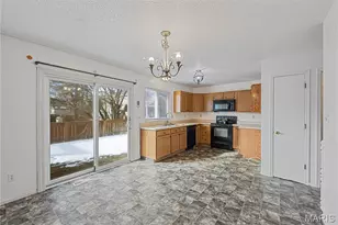 548 Rancho Ln, Saint Louis, MO 63031 - Photo 8