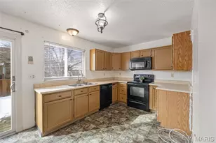 548 Rancho Ln, Saint Louis, MO 63031 - Photo 10