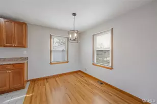 10224 Dandridge Dr, Saint Louis, MO 63123 - Photo 6