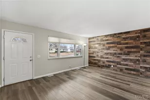 685 Crabapple Ln, Florissant, MO 63031 - Photo 2